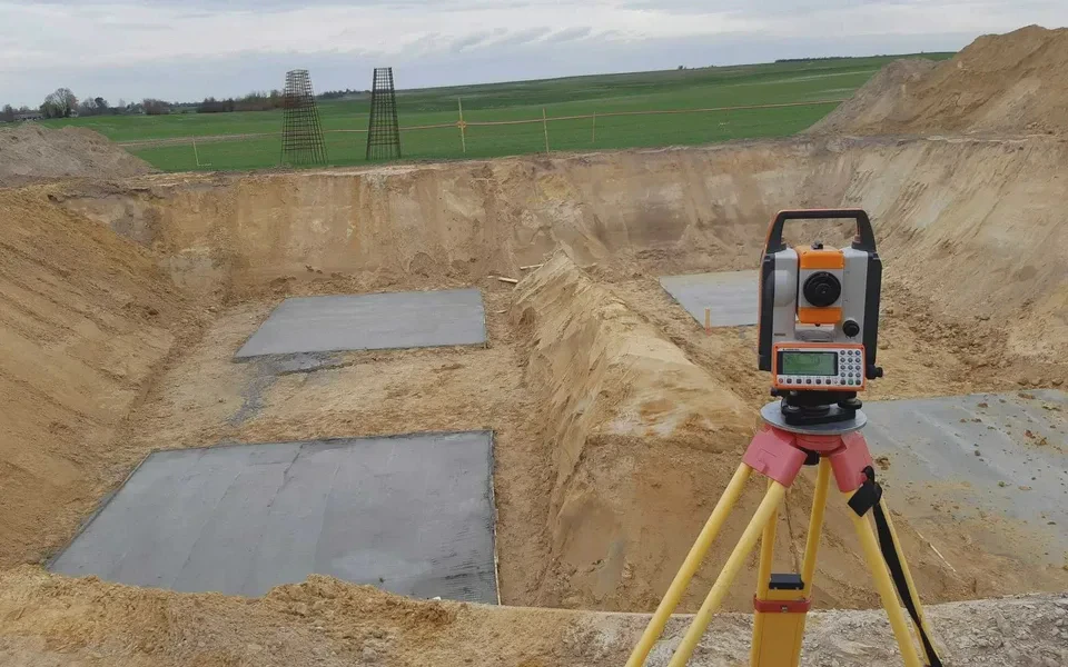 Teren budowy oraz urządzenie geodezyjne